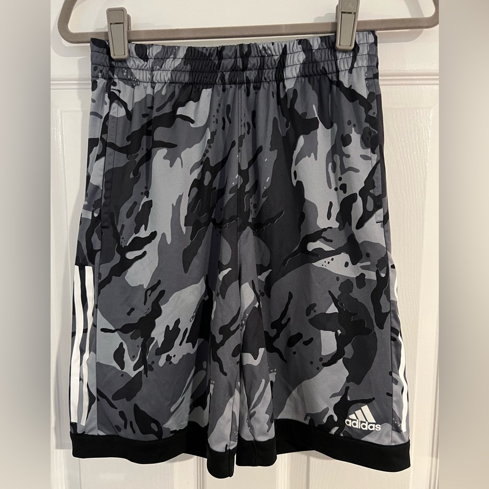 Adidas Black & Gray Camo Camouflage Shorts w/ pockets Boys Size XL 18/20 EUC